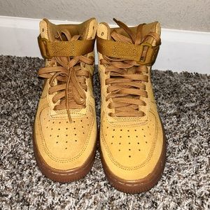 Nike , Air force 1 high LV8. Wheat / Gum light brown. worn once. size 5y/6.5 W